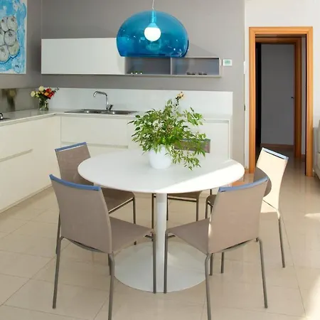 Marina Uno View * ליגננו סביאדורו